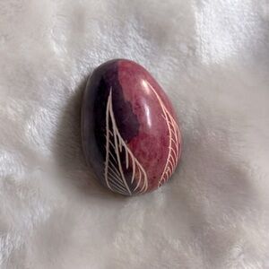 🍃 AFRICAN HAND CARVED ETCHED LEAF DESIGN DECORATIVE STONE EGG FROM KENYA 🇰🇪